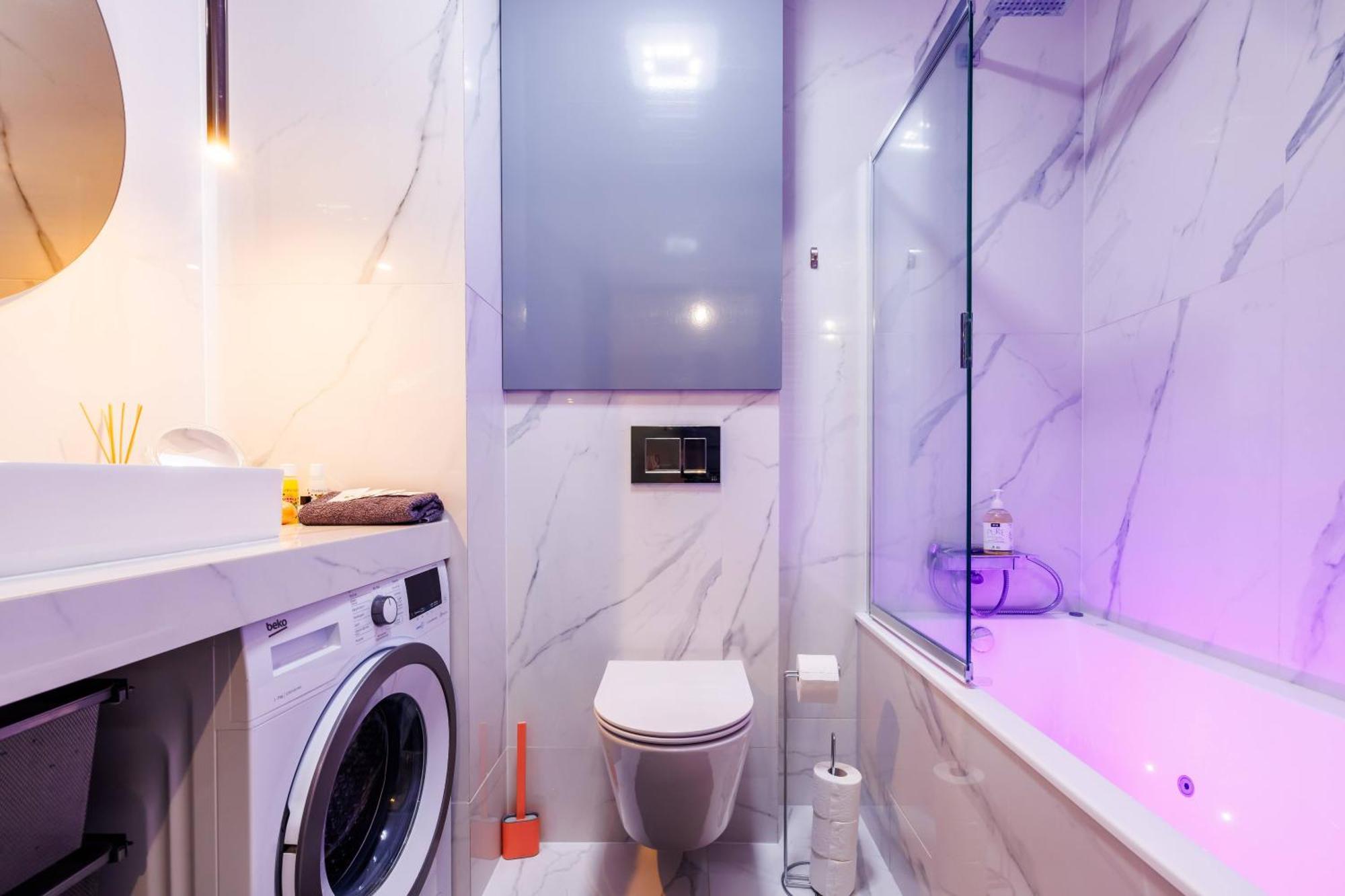 Luxury Apartment With Spa Bath- City Centre, Free Parking Rzeszow Exterior photo